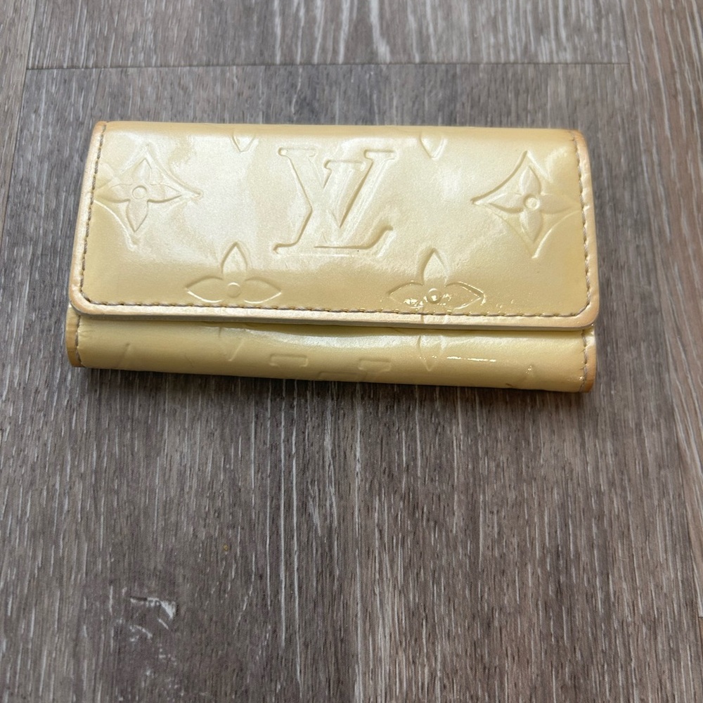 Louis Vuitton Vernis keyholder